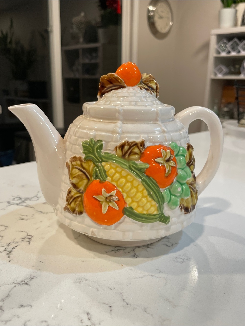 RARE FIND 1970's VINTAGE Ceramic Teapot EXCELLENT CONDITION
